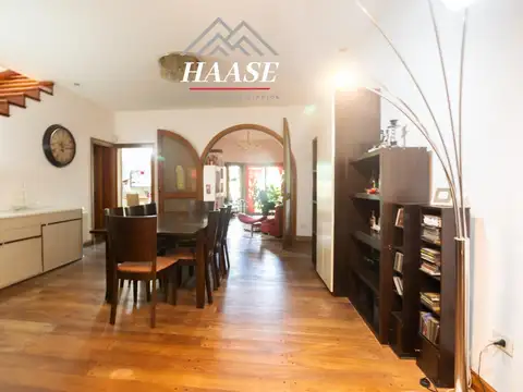 Venta casa 9 x 43 m jardín cochera Olivos golf
