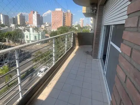 27 De Febrero 1500, Piso 5