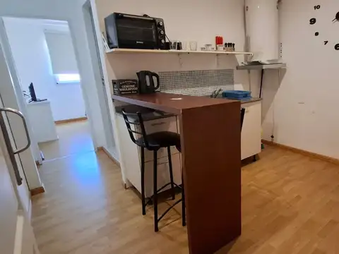 Agradable monoambiente por escalera