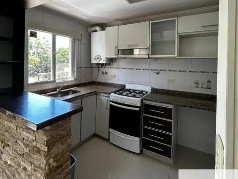 Departamento en alquiler de 2 dormitorios c/ cochera en Lomas de Zamora
