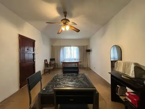 VENTA CASA 5 AMBIENTES C/PARRILLA Y COCHERA - JCP