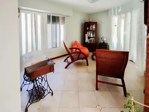 Casa 6 ambientes con 1 baño