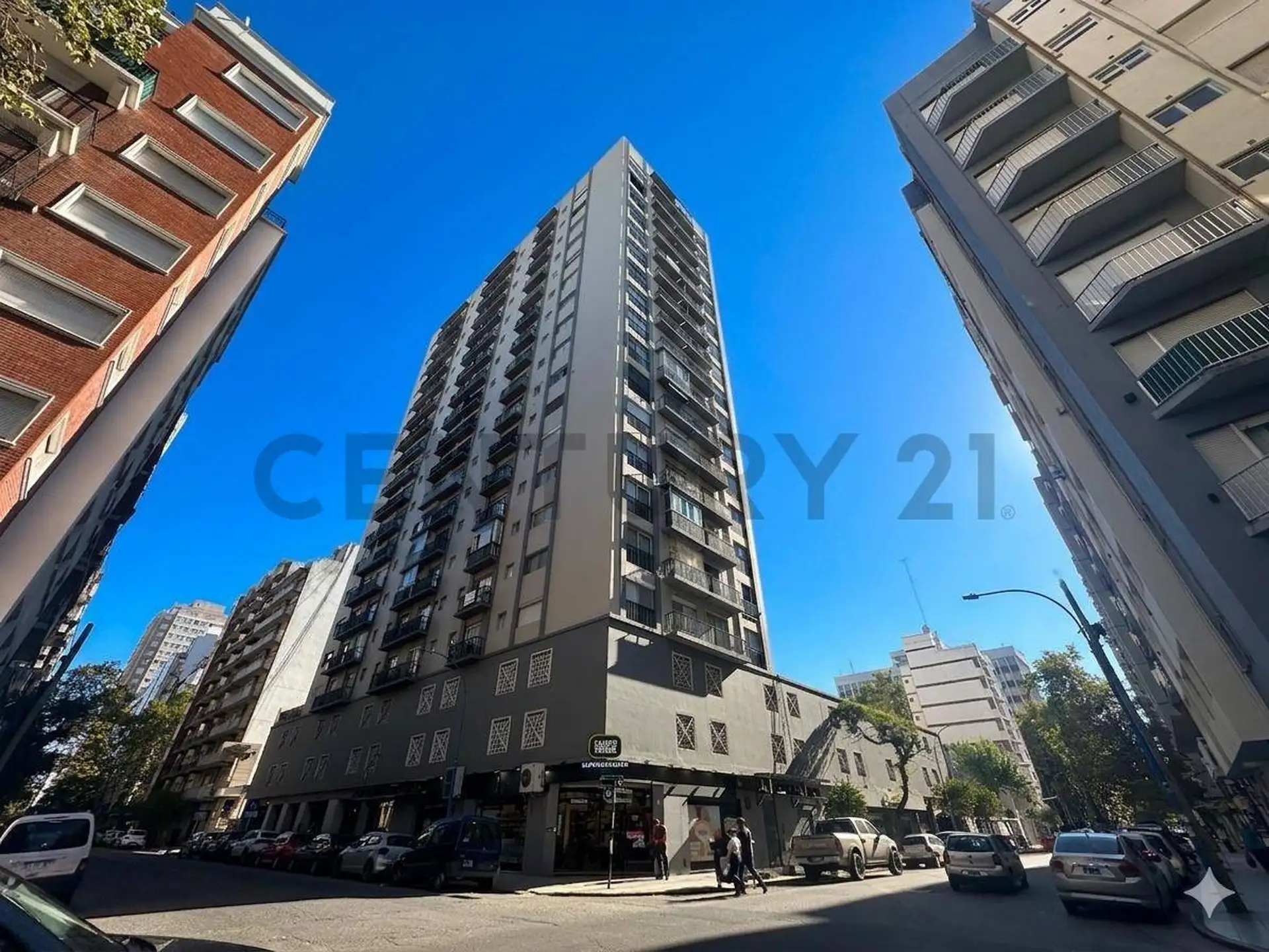 Excelente departamento de 3 ambientes zona Plaza Colón