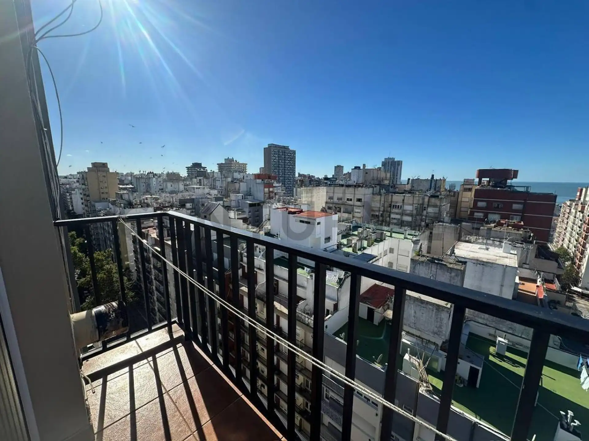 Excelente departamento de 3 ambientes zona Plaza Colón