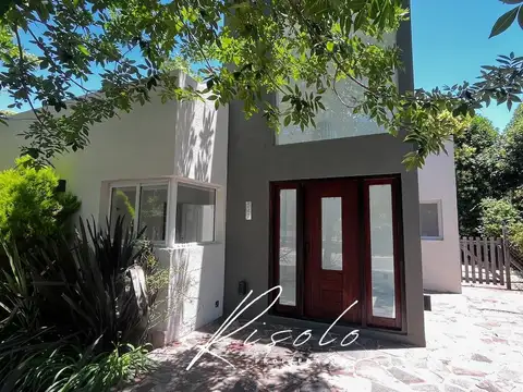 Casa en Venta. Pileta, Riego 3 dormitorios. Escritorio. Barrio Cerrado, Escobar