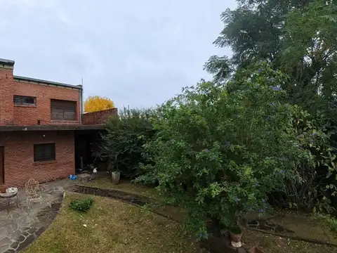 Casa en Venta con 2 cocheras