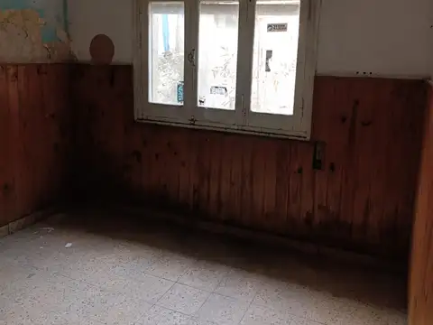 CASA CON TERRENO RIVADAVIA ESQUINA 25 DE MAYO