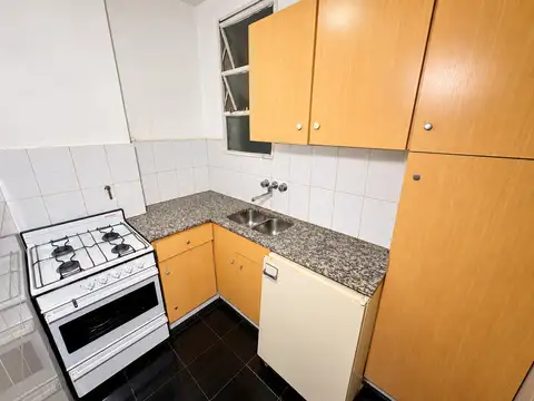 AMOBLADO - 3AMB (es un 2ambientes convertido en 3 ambientes)