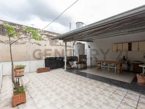 Venta PH 3 ambientes Caseros  Permuta