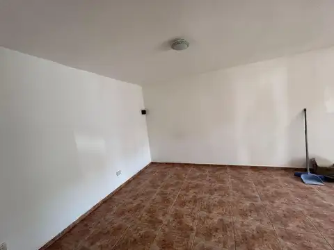 Casa 9 ambientes con 3 baños