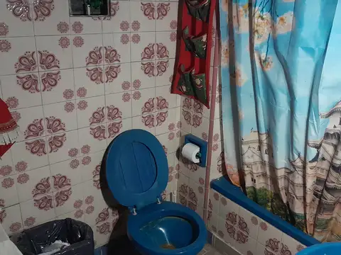 4 AMPLIOS AMBIENTES EN 2 PLANTAS AL FRENTE CON ENTRADA INDEPENDIENTE  (SOLO 2 UNIDADES )