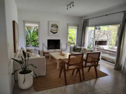 Casa en Alquiler en Bella Vista, USD 2.500