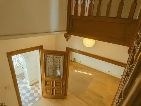 HERMOSA CASA DE ESTILO EN COLEGIALES