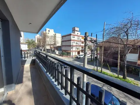 Depto Tipo Casa 4 ambientes con 2 baños