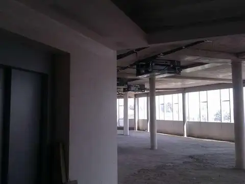 Oficina en Alquiler con 7 cocheras