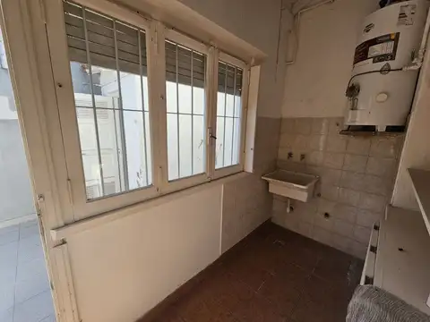 Chalet 3 ambientes + depertamento 2 ambientes para reciclar en barrio Chauvin