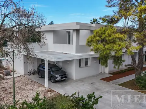 Casa en venta en Mayling Club de Campo, Chubut 415, Villa Rosa