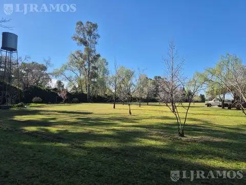VENTA. EXCLUSIVO CLUB DE POLO. EXCELENTE ACCESO.  A 900 metros de la Ruta 28 (Km 5).