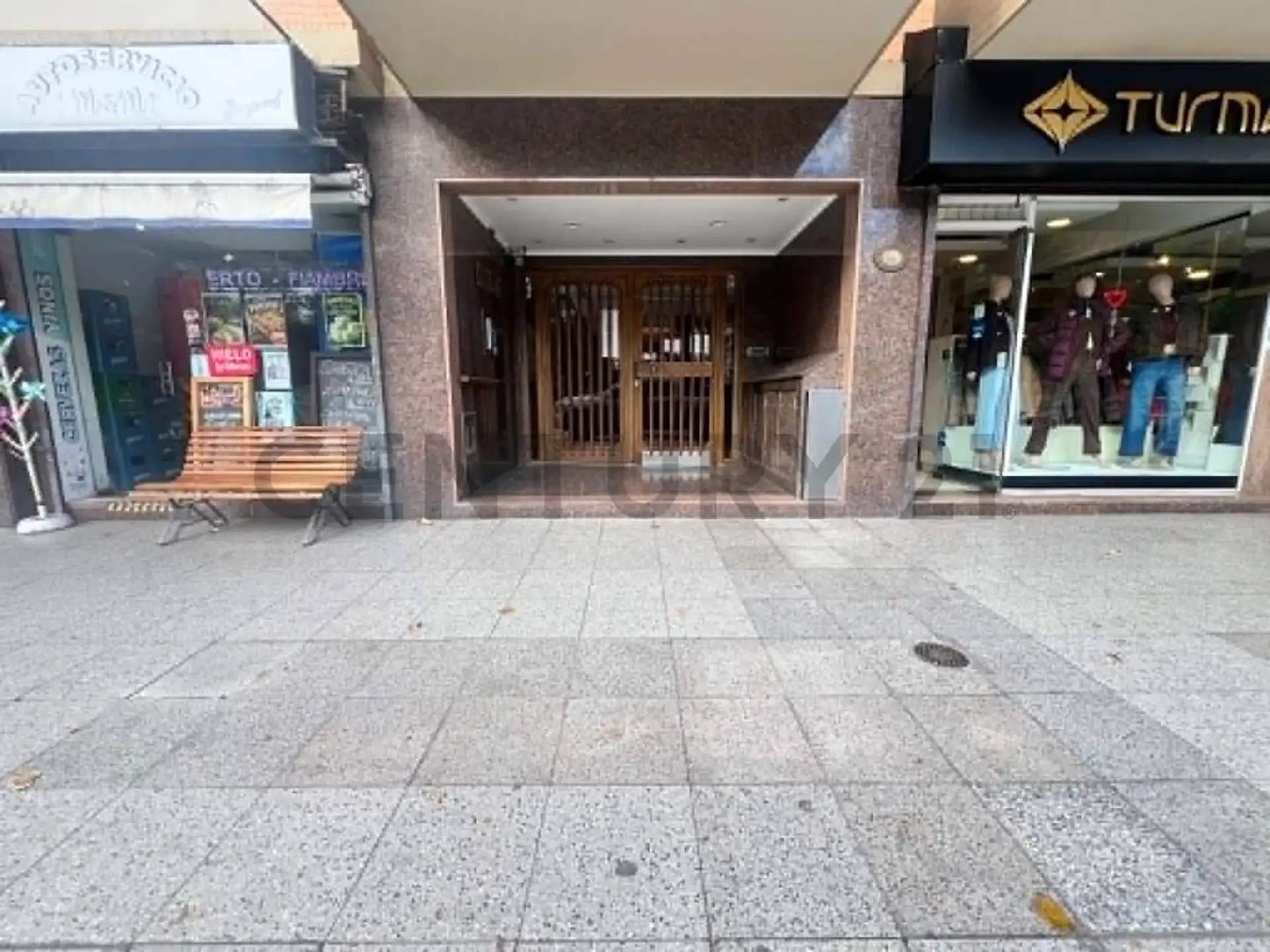 Depto 3 amb, 80m² con cochera y dependencia — Centro