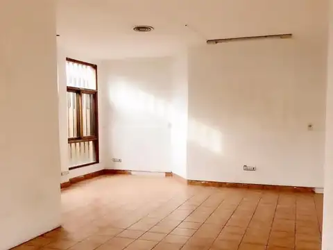 VENTA CASA 4 AMB EN BECCAR CON JARDIN APTO CREDITO