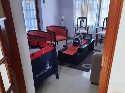 Casa 5 ambientes con 4 baños