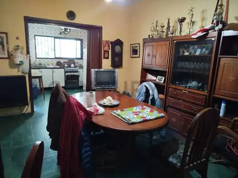 en venta casa o lote en 502 entre 14 y 15 de Gonnet sobre lote de 10 por 50 2 dormitorios