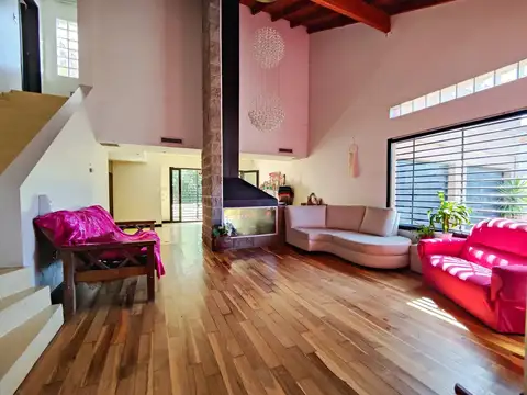 Casa 6 ambientes con 2 baños