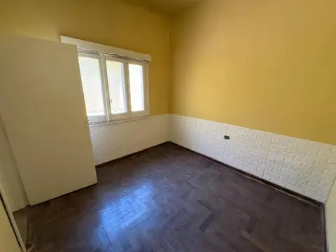 Casa 3 ambientes APTO CRÉDITO en Villa Sarmiento,. Sobre LOTE PROPIO DE 8,66 X 26 m.