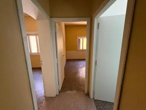 Casa 3 ambientes en Villa Sarmiento,. Sobre LOTE PROPIO DE 8,66 X 26 m.