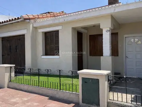 Casa 3 ambientes APTO CRÉDITO en Villa Sarmiento,. Sobre LOTE PROPIO DE 8,66 X 26 m.