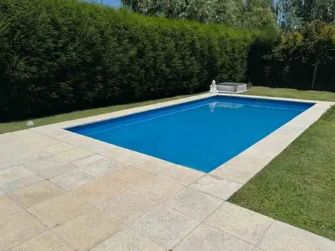 Casa en Venta con 3 cocheras