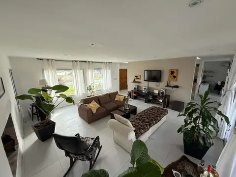 Casa en Venta con 3 cocheras