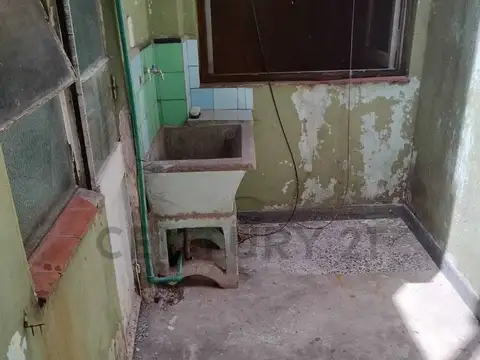 PH 3 AMB. en Planta Baja con 2 Patios - Excelente Ubicacion, Sobre Av. Viamonte. Lanus Oeste.