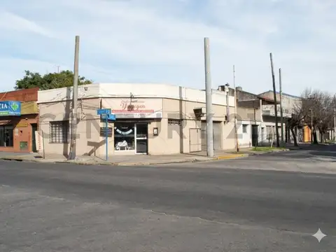 VENTA CASA CON LOCAL COMERCIAL ACEPTA PERMUTA