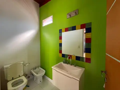 Casa 5 ambientes con 2 baños