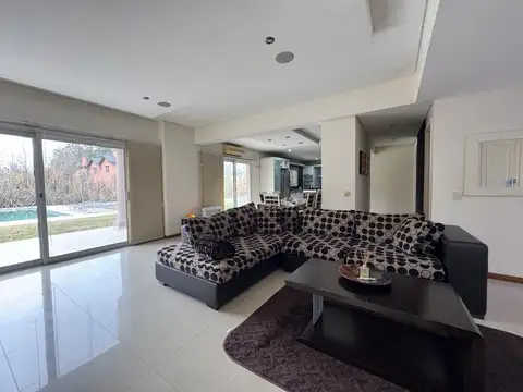 CASA EN VENTA EN CAMPOS DE ÁLVAREZ