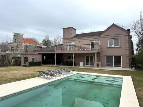 CASA EN VENTA EN CAMPOS DE ÁLVAREZ