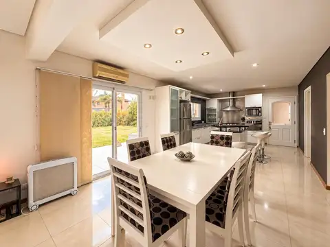 Casa en Venta en Campos De Álvarez, USD 370.000