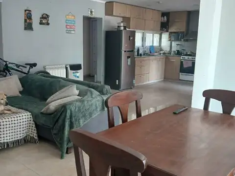 Casa 5 ambientes con 3 baños