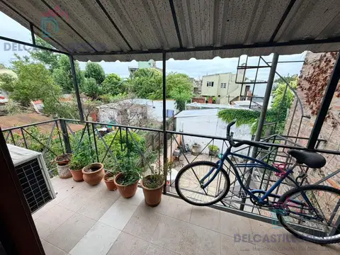 Depto Tipo Casa 4 ambientes con 2 baños