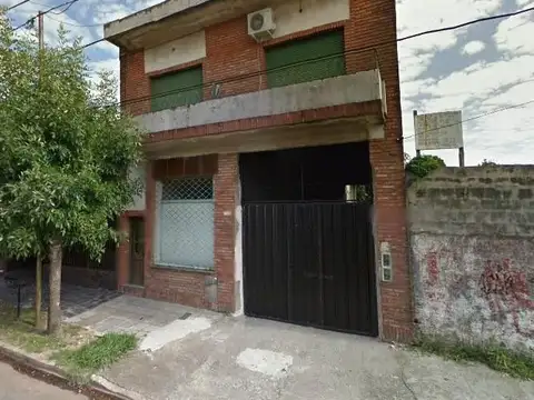 LOTE DE 8,66 X 60 CON DEPTO. EN P.B. Y OTRO EN P.A. 