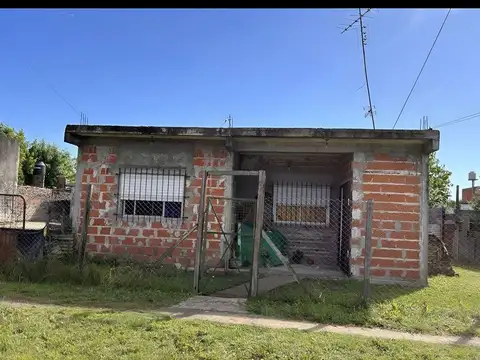 VENTA DE CASA A TERMINAR  terreno GONZALEZ CATÁN