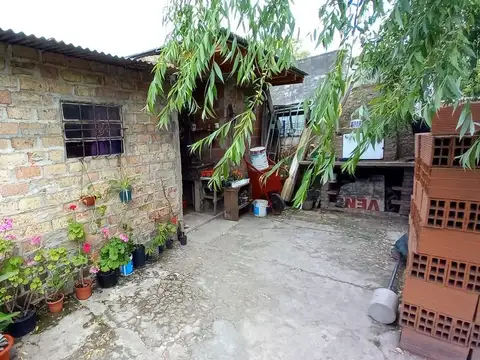 Casa 3 ambientes con 1 baño