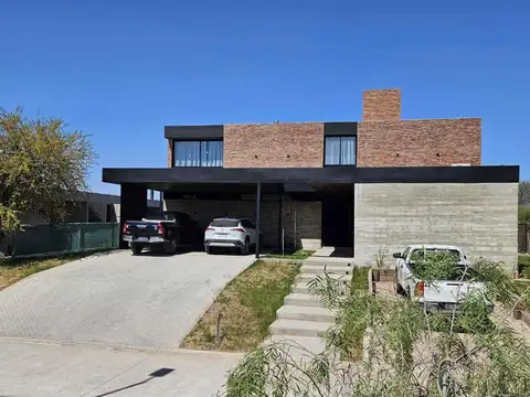 Casa en Venta en Countries y Barrios Cerrados en Cordoba Capital, USD 620.000