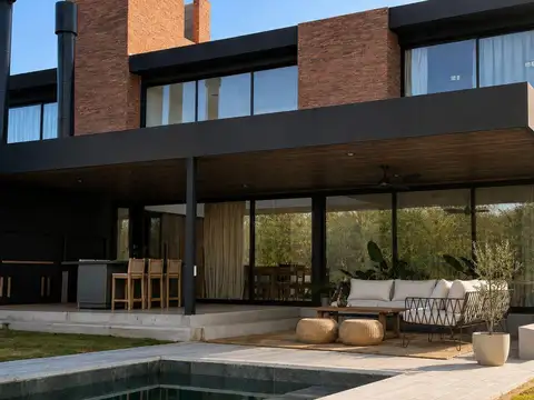 Casa moderna en venta de 4 dormitorios en Barrio Piana – Valle Escondido