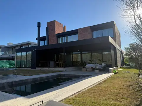 Casa en Venta en Countries y Barrios Cerrados en Cordoba Capital, USD 620.000