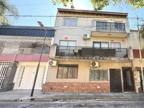 Depto Tipo Casa en Alquiler en Monte Castro, $ 600.000