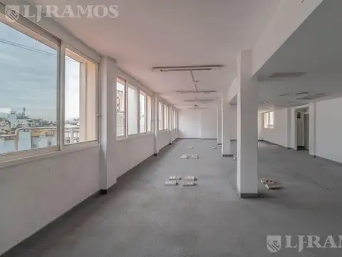 Oficina en Venta con 32 cocheras