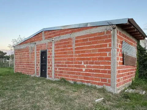 VENTA DE LOTE CON CONSTRUCCION A TERMINAR-GLEW