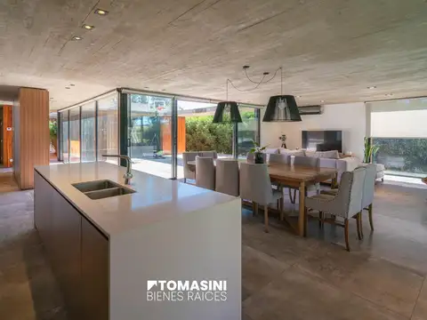 CASA DE 4 AMBIENTES EN ARENAS DEL SUR